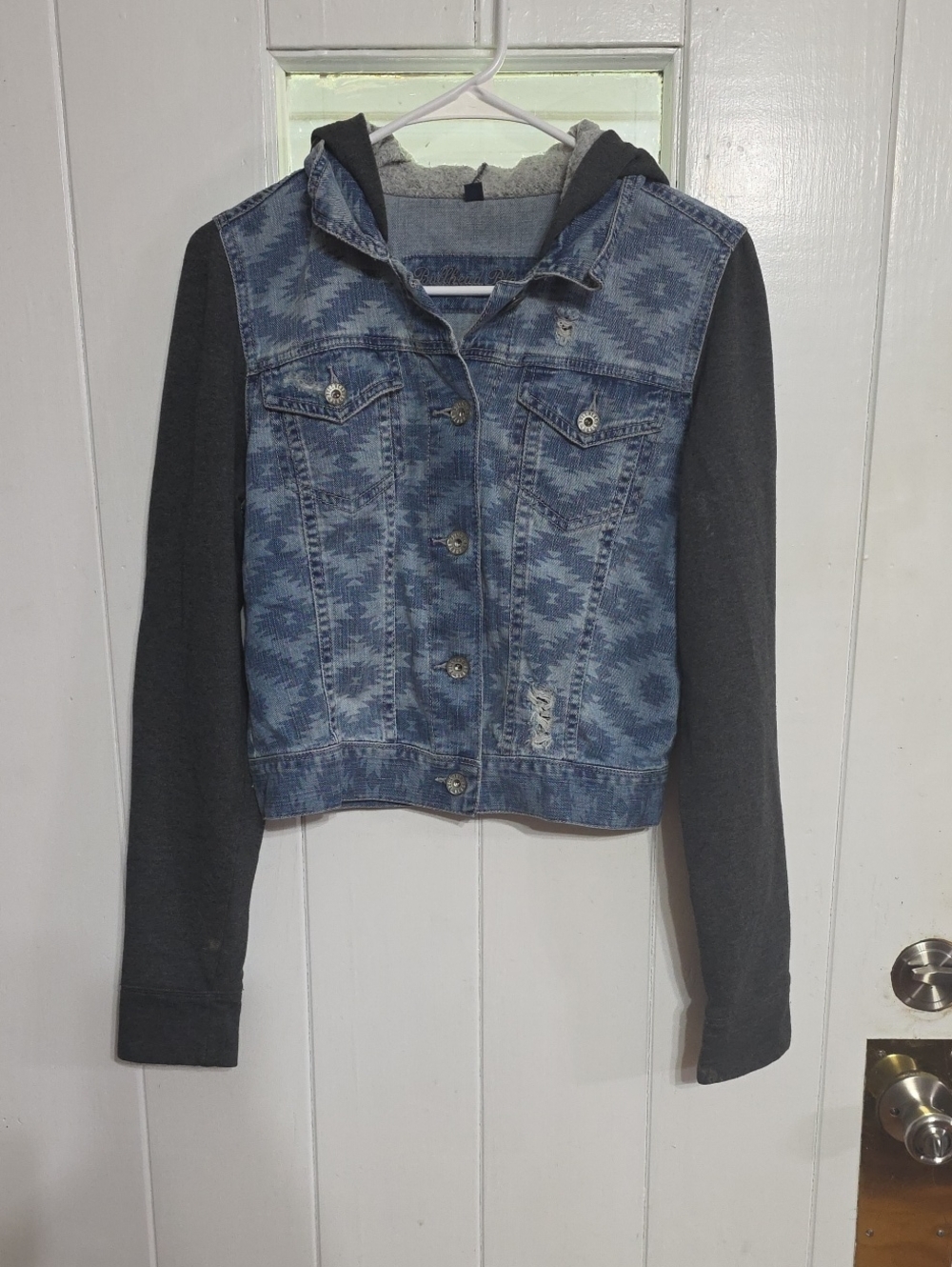 Bullhead Black Denim Jacket Hooded Aztec Print Sweatshirt Sleeves Sz M EUC